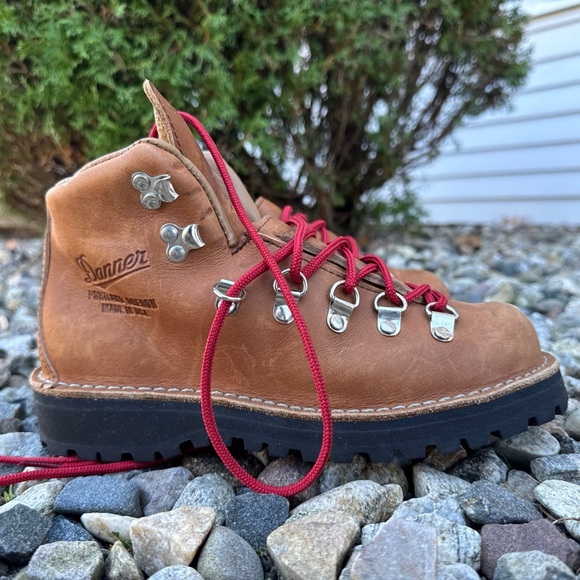 LIKE NEW Danner Wmn Mountain Light Cascade Hiking Boot, Vibram Soles, 6 - Picture 3 of 11
